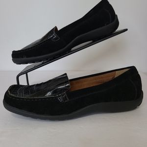 White Mountain leather/suede black loafers. SZ 8